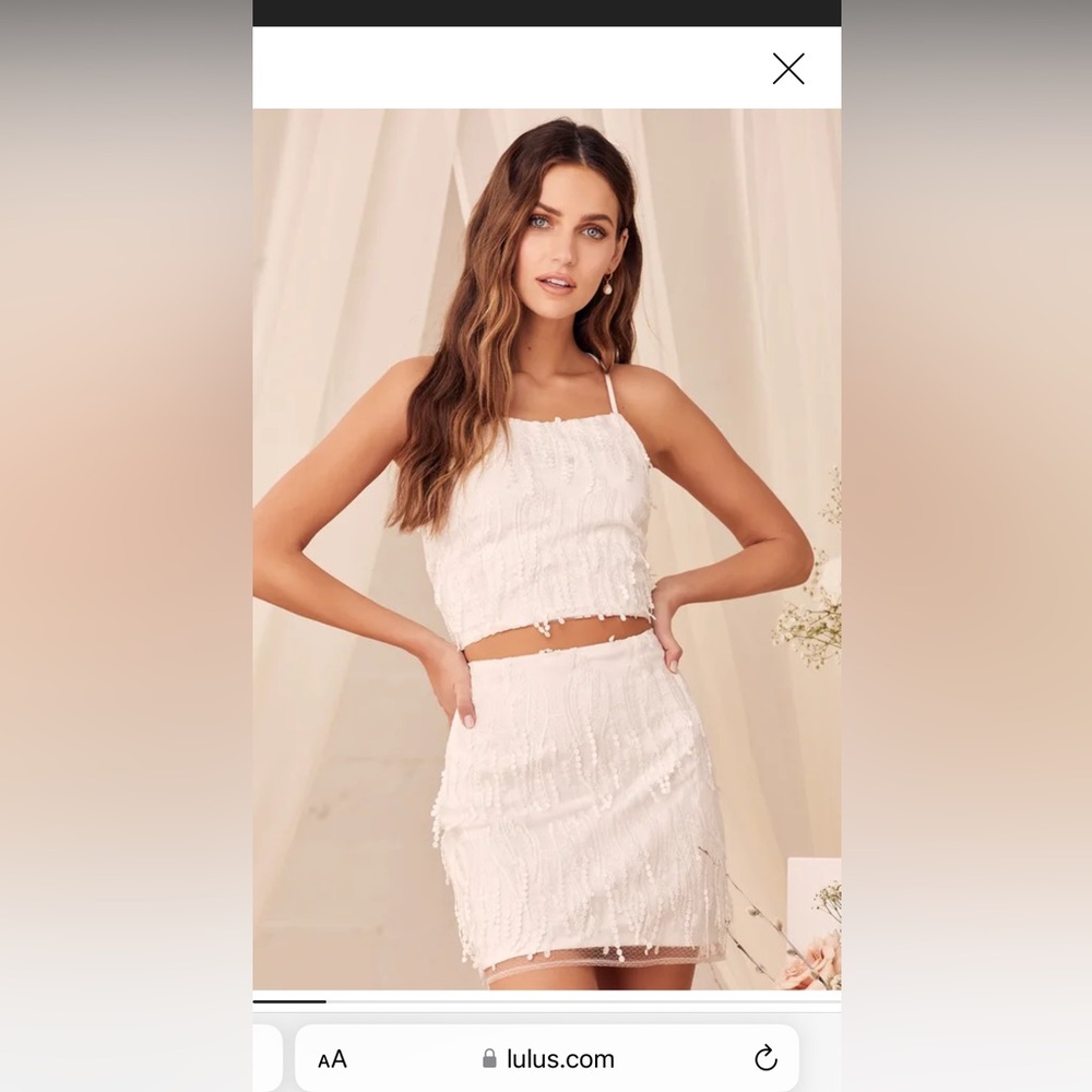 White set, like new. Worn once. size M